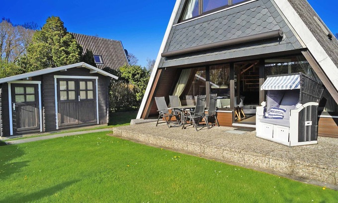 Damp House | Pet-Friendly Oceanfront Tent House with WiFi & 2 TVs