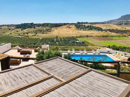 Sciacca House | Idyllic Tenuta Carabollace: 4-Star Oasis with Ocean Views