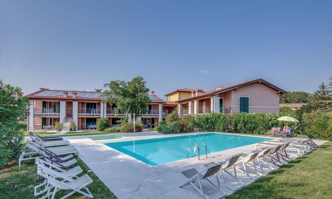 Montioni Apartment | Discover Tenuta di Palù: Family-Friendly with Pool & Kitchen
