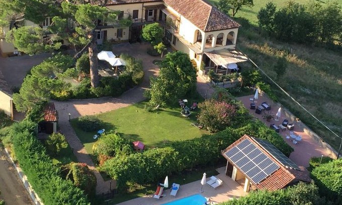 Santo Stefano Belbo House | Discover Tenuta Fagnanetto: Family-Friendly Retreat