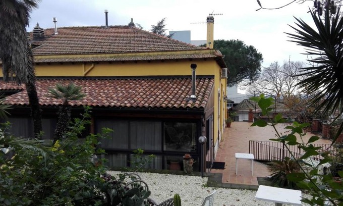 Santa Venerina House | Exceptional Tenuta i Boleti: Family-Friendly with Breakfast