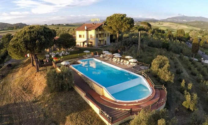 Castellina Marittima Hotel | Cozy Tenuta La Lupa: Oceanfront Retreat with Pool Access