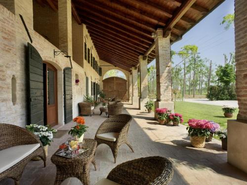 Campo San Martino Bed & Breakfast | Relax at Tenuta Le Risare - Pet Friendly & Family Welcome