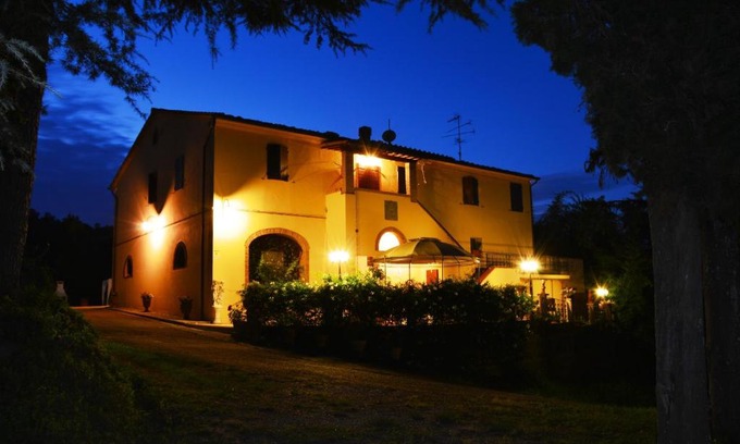 Palaia Apartment | Pet-Friendly Tenuta Santa Chiara: Rated 9/10 with Pool & Hot Tub