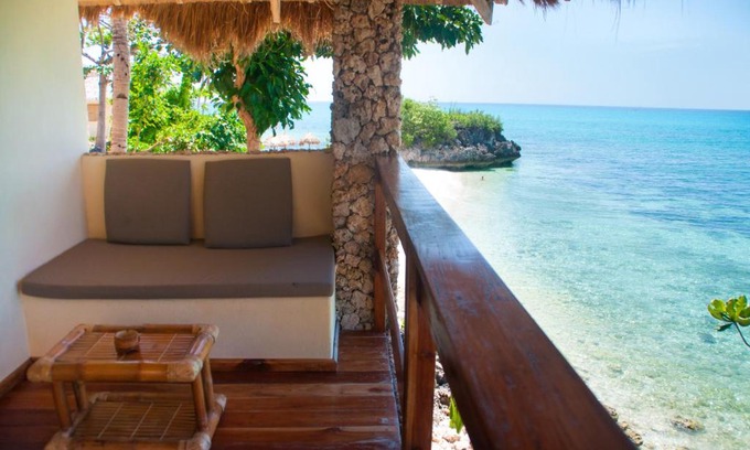 Logon Resort | Beachfront Bliss at Tepanee Beach Resort - Rated 9/10