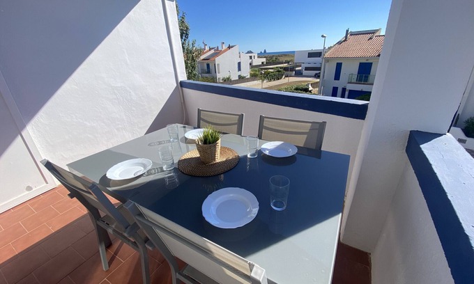 Mas Pinell Apartment | Seaside Escape with Pool, Aircon & Spectacular Views