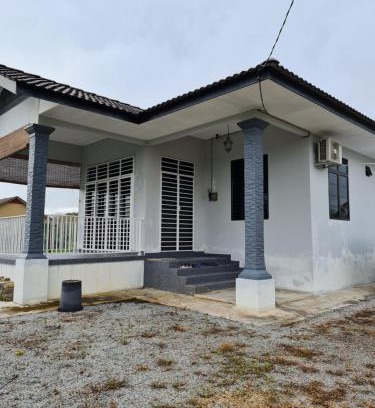 Pasir Mas House | Cozy Teratak Che Esah Guest House with Free WiFi & Netflix