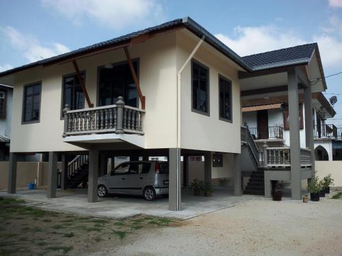 Kota Bharu House | Exceptional Teratak Tok Wan: Family-Friendly & Accessible Stay