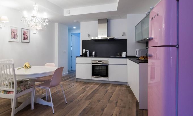 Zaragoza Old Town Apartment | Convenient Stay at TERCERO A - Plaza del Pilar Apartments