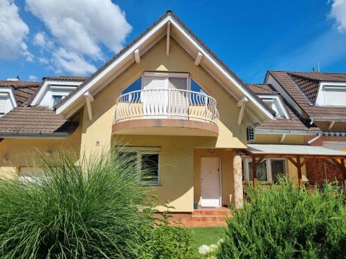 Csomor House | Teresa Guest House: Family-Friendly Retreat with Kitchen