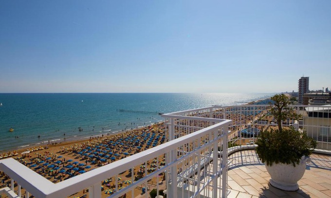 Jesolo Hotel | Beautiful Termini Beach Hotel & Suites with Oceanfront Bliss