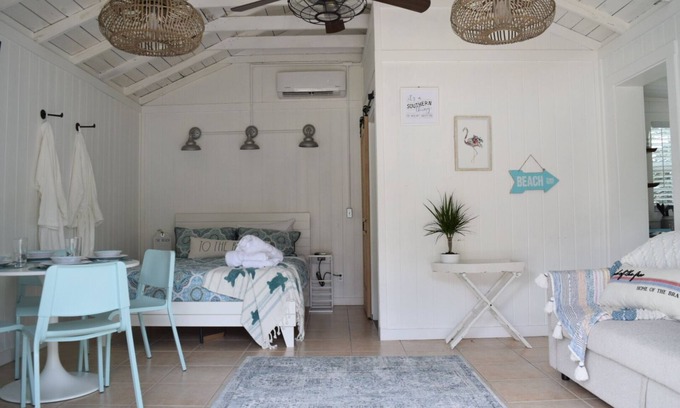 Forest Hills Cottage | Relaxing Termino Beach House Retreat with Hot Tub & Garden