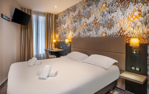 Quartier du Petit-Montrouge Hotel | Comfortable Stay at Terminus Orléans Paris with Dining Options