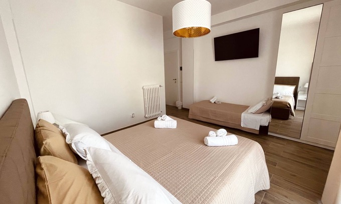 Termoli House | Convenient Termoli Station 2: Downtown Room with Balcony