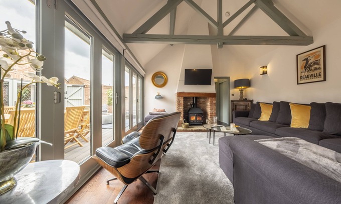 Burnham Market Cottage | Explore Tern Cottage: Pet-Friendly Retreat in Burnham Market