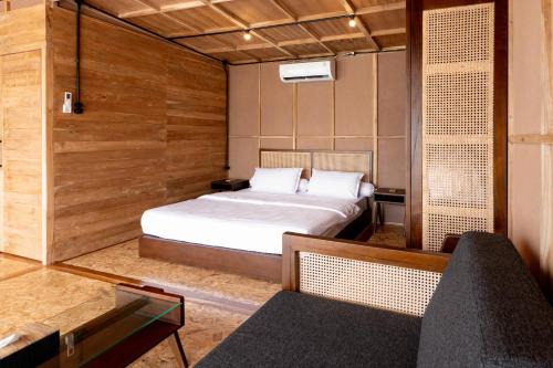 Watukarung Bed & Breakfast | Terra Clementia