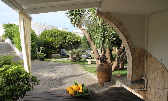 Vignacastrisi Apartment | Ideal "Terra di mare" Apartment with Garden & Ocean Views