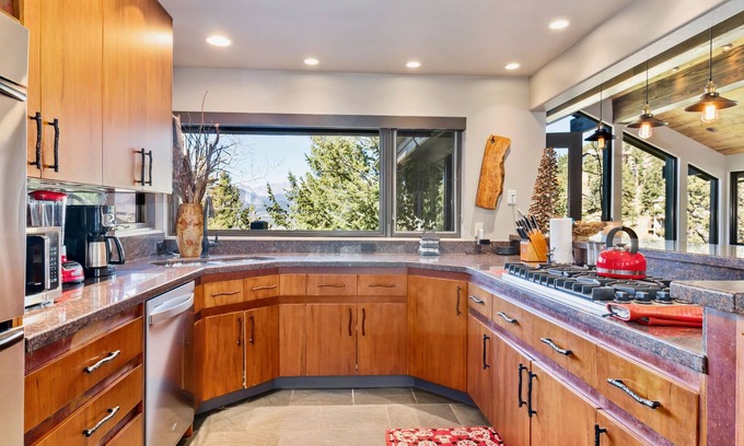 Windcliff Estates House | Discover Terra Furma: Pet-Friendly 4 Bedroom Retreat