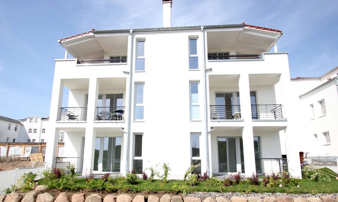 Gohren Apartment | Oceanfront Villa Antje: Pool, Spa & AHOI Adventure Awaits