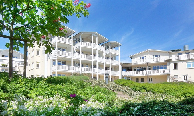 Gohren Apartment | Ocean View Retreat with AHOI Adventure Pool & Terrace