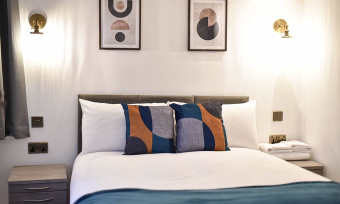 Leamington Spa Hotel | Cozy Terrace House: Rated 8.8/10 with Breakfast Included