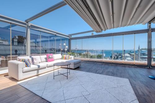 Tophane Apartment | Terrace Penthouse Apartment with Stunning View
