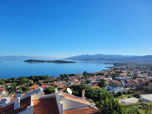 Iskele Mahallesi Bed & Breakfast | Cozy Oceanfront Retreat at Terrace Urla with Pool Access