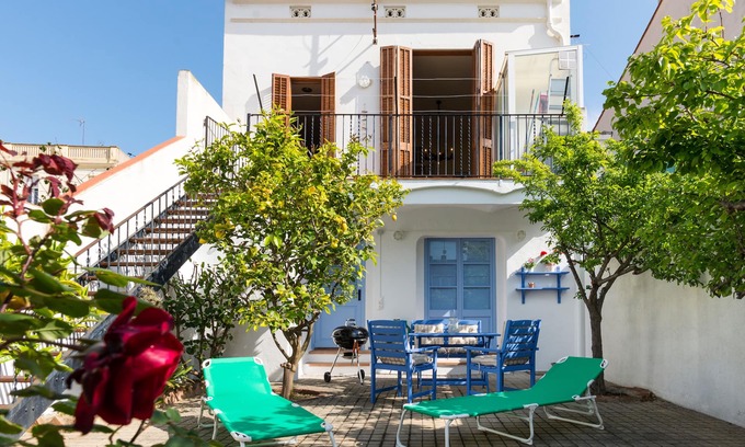 Canet de Mar House | Beachside Terraced House in Barcelona with Free Wifi