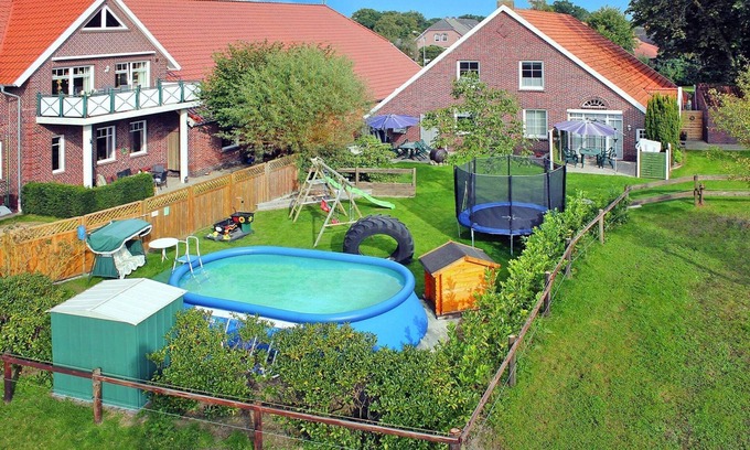 Strackholt Apartment | Cozy Strackholt House with Pet-Friendly Terrace Retreat
