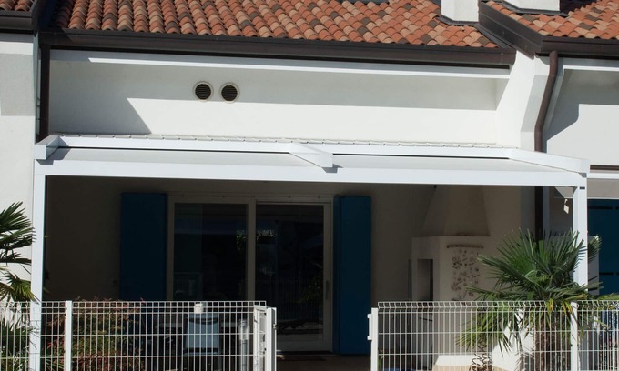 Jesolo Pineta House | Tranquil Terraced House with Pool and Oceanfront Views
