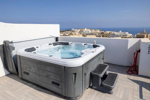 Ggantija Apartment | Terraced Penthouse with Views and Jacuzzi