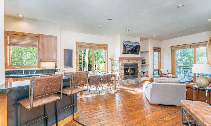 Mountain Village Condo | Experience Ski In/Out Convenience at Terraces 1301