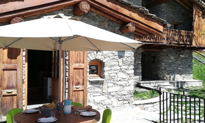 Bonneval-sur-Arc Apartment | Exceptional Comfort with Lake Views at Chalet Le Pré Catin