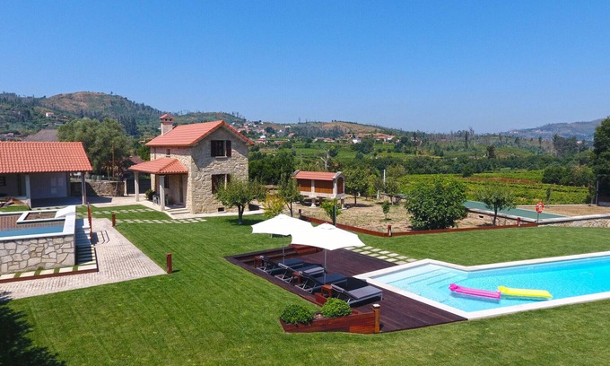 Moncao Cottage | Relaxing Stay at Terrada Casa with Pool in Monção