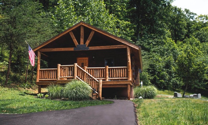 Rockbridge Cabin | Pet-Friendly Haven: Honu Retreat 1 Bedroom Cabin Escape