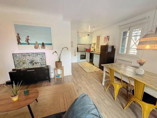 Fer a Cheval Apartment | Inviting Terrasse de la Prairie - 4-Star Family Retreat
