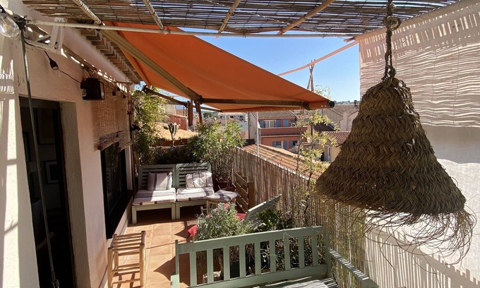 Sanary-sur-Mer Apartment | Oceanfront Retreat: Terrasse sur le Toit, 10/10 Rated Stay