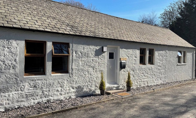 Dumfries Cottage | Relax in a Hot Tub and Explore the Beautiful Surroundings