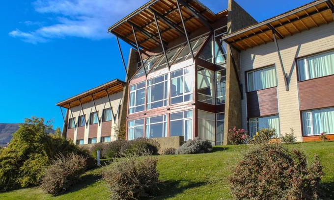 Macrozona Bahia Redonda y Primeros Faldeos Hotel | Experience Terrazas Del Calafate: 4-Star Family Retreat