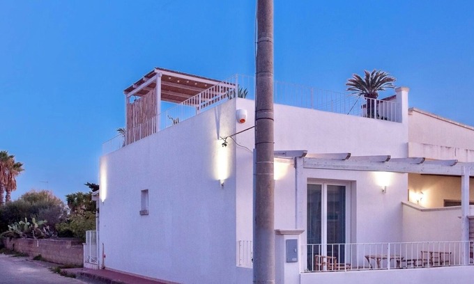 Capilungo Apartment | Terrazza delle Anfore Elegant Apartment with Rooftop by the sea, near Gallipoli