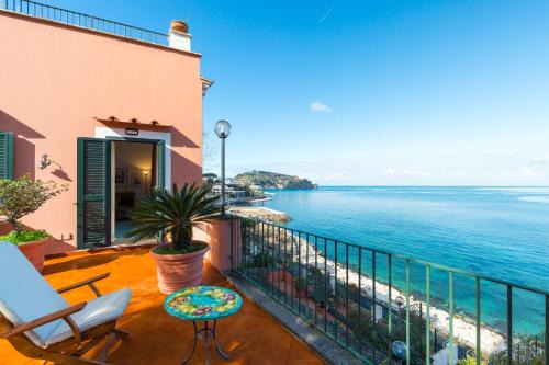 Casamicciola Terme Apartment | Terrazza Morgera by Napoliapartments