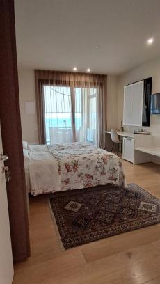 Maser House | Elegant Terrazza San Vettore with Hot Tub & High Ratings