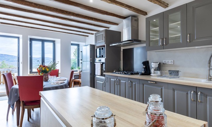 Vosbles House | Terre d’Émeraude: Perfect Retreat with Spa and Sauna