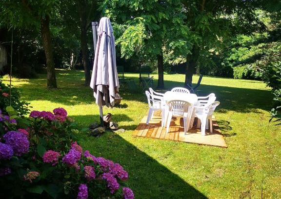Pleaux Bed & Breakfast | Relax at Terre Hésychia with Kitchen Amenities