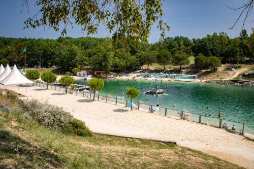 Monclar-de-Quercy Resort | Discover Terres de France - Les Hameaux des Lacs Retreat