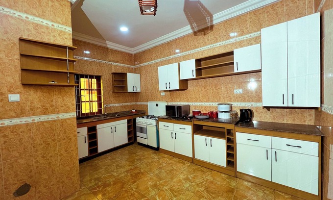 Abuja Apartment | Terrific Budget Friendly 2-bed apartment with WiFi, AC Midcity in Abuja