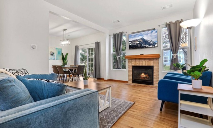 Naperville House | Inviting Naper Townhouse with 3 Beds and Family Amenities