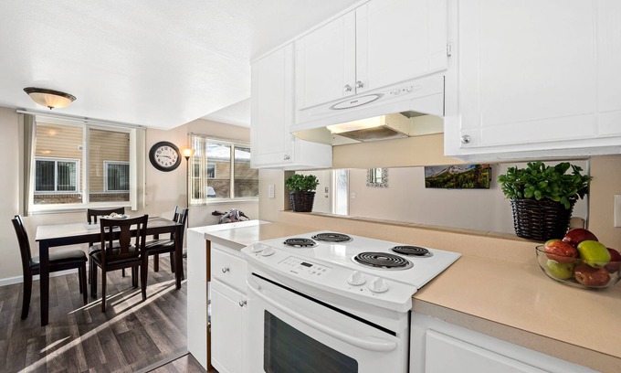 Hampden South House | Inviting Townhouse Near DTC with Garage Parking