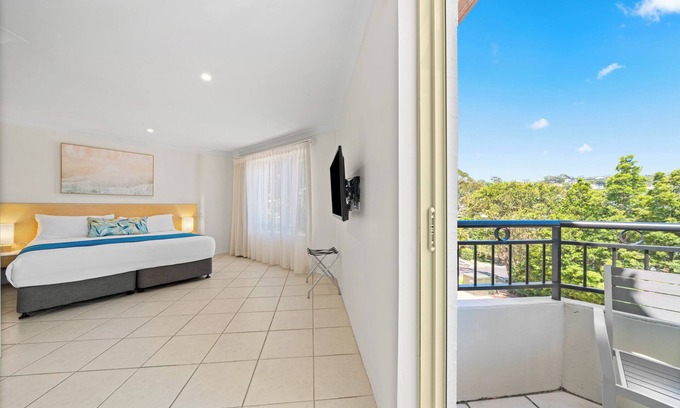 Terrigal Apartment | Oceanfront Terrigal Sails Serviced Apartments with Pool