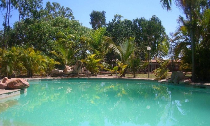 Mataranka Hotel | Relax at Territory Manor Motel & Caravan Park with Pool